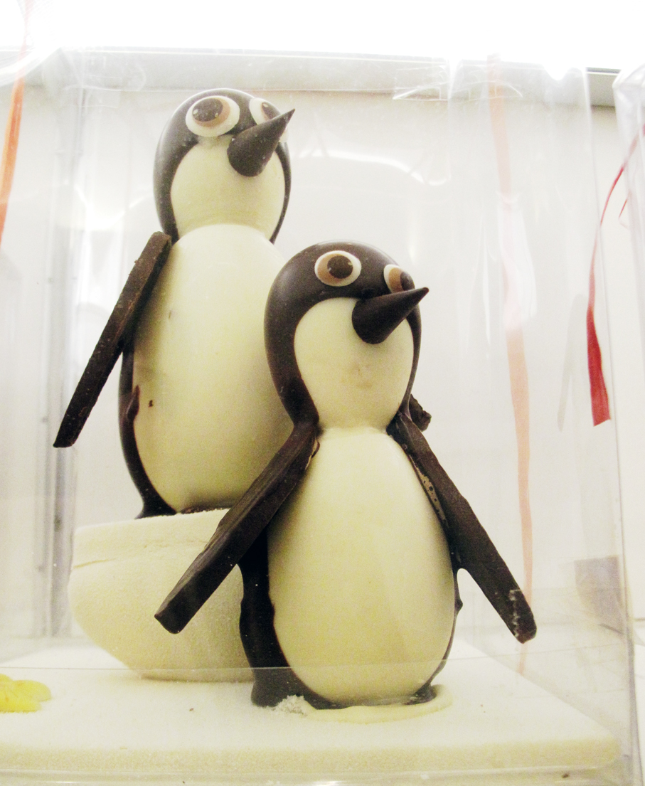 Mona Easter Cake Penguins